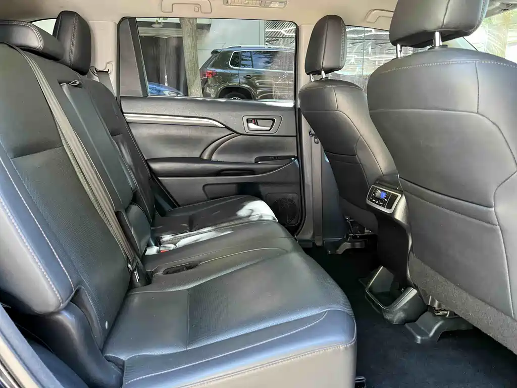 Toyota Highlander — фото 19