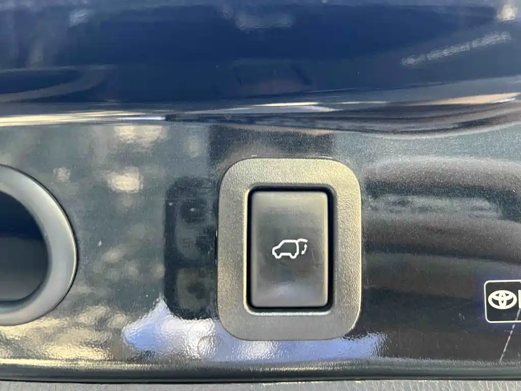 Toyota Highlander — фото 21
