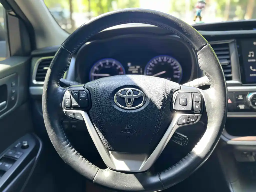 Toyota Highlander — фото 25