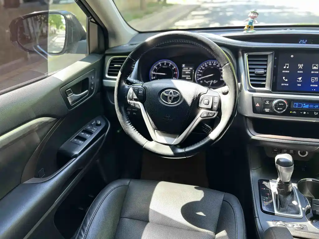 Toyota Highlander — фото 26