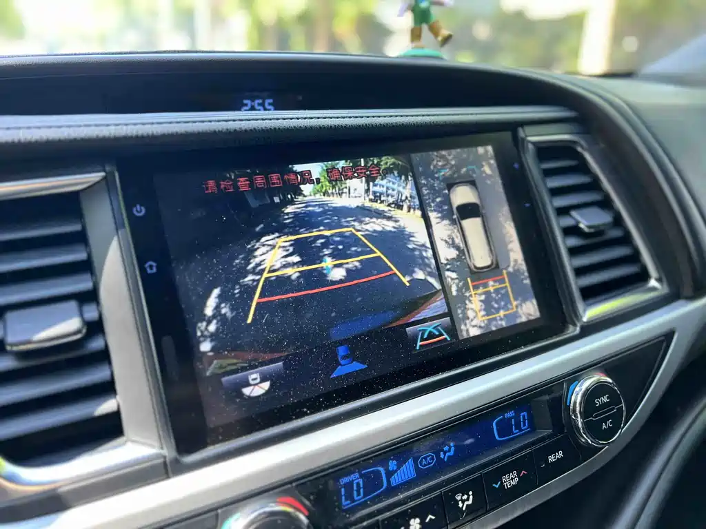 Toyota Highlander — фото 10