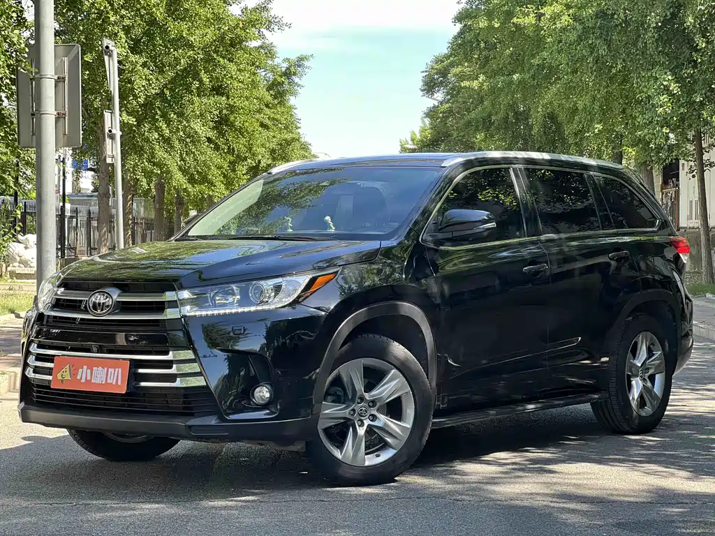 Toyota Highlander — фото 1