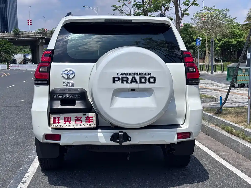 Toyota Prado — фото 5