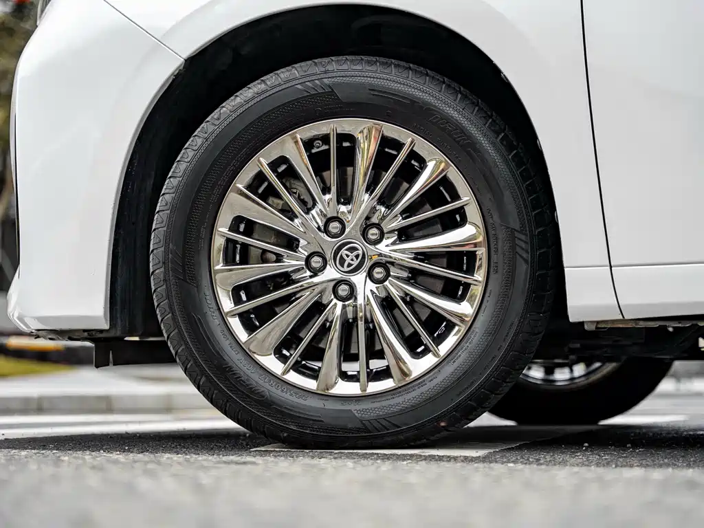 Toyota Alphard — фото 14