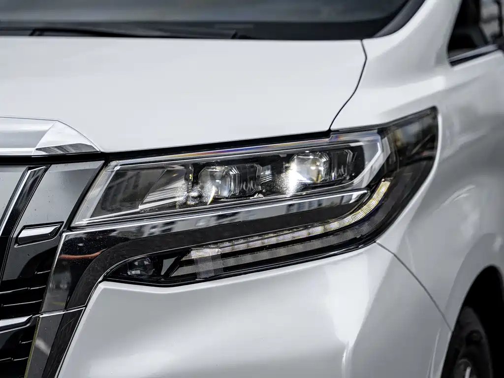Toyota Alphard — фото 3