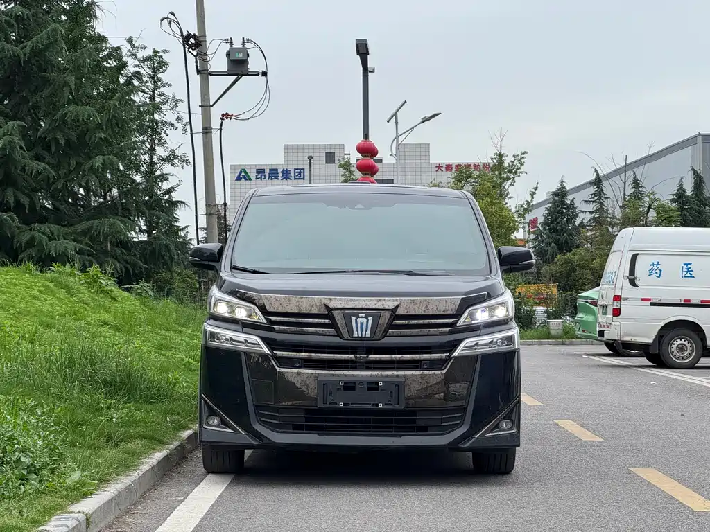 Toyota Vellfire — фото 2