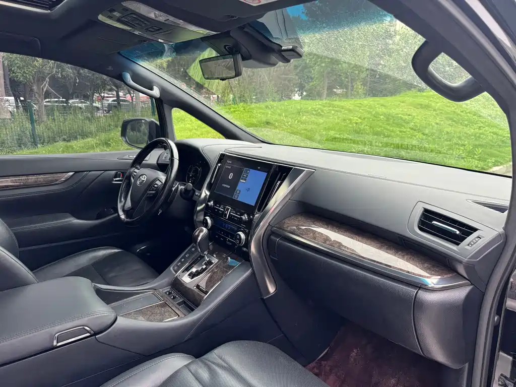 Toyota Vellfire — фото 13