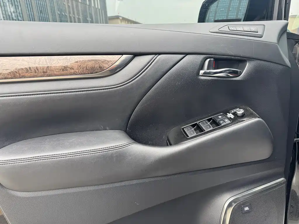 Toyota Vellfire — фото 15