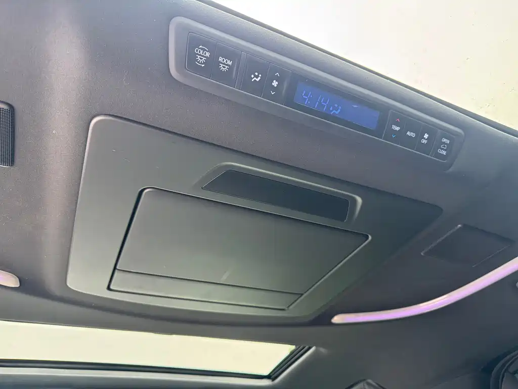 Toyota Vellfire — фото 17