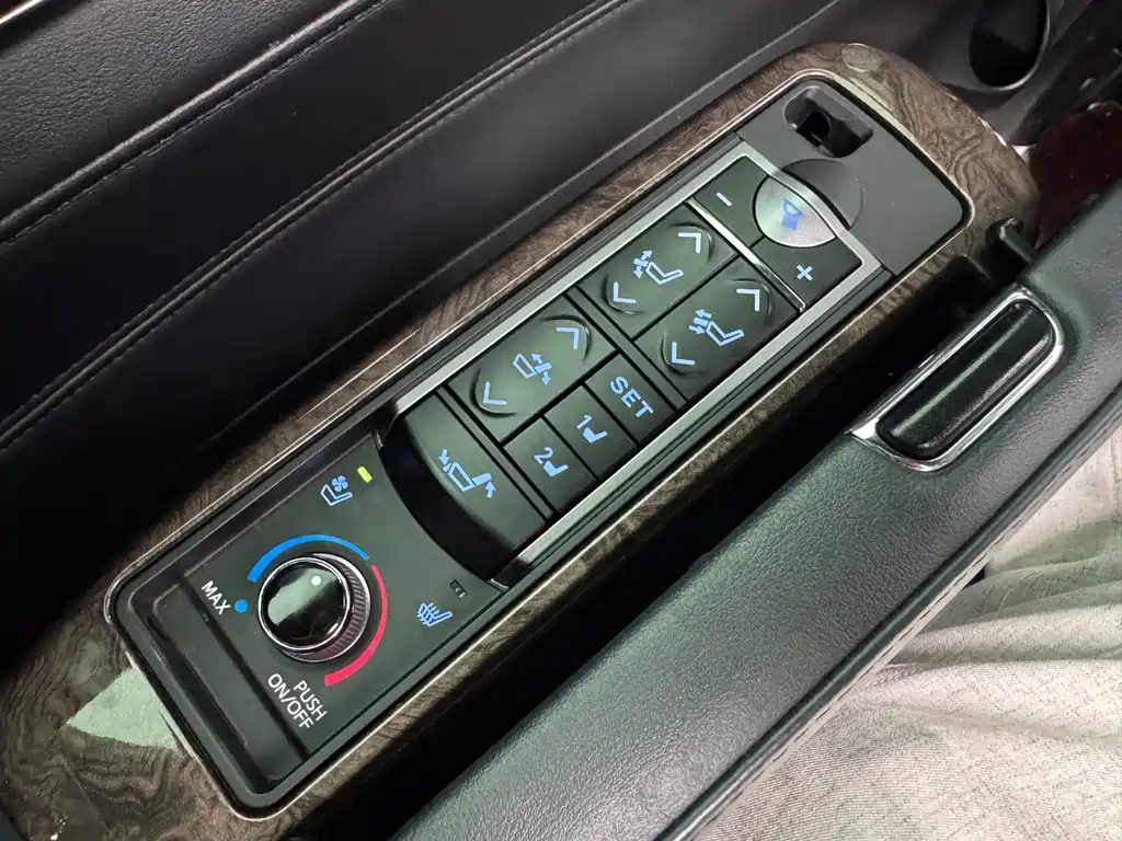 Toyota Vellfire — фото 18