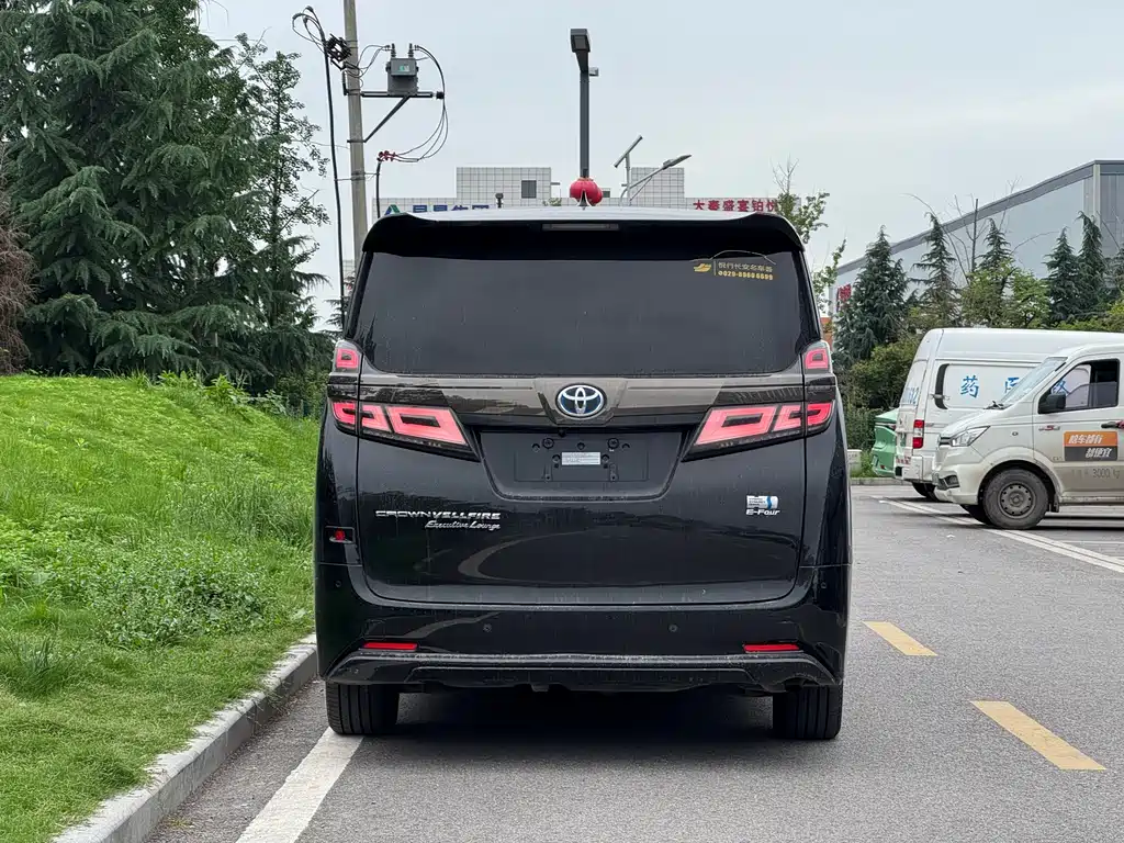 Toyota Vellfire — фото 21