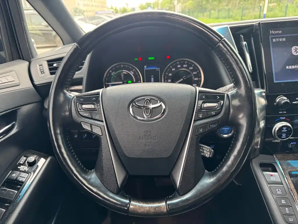 Toyota Vellfire — фото 5