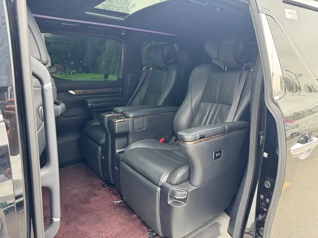 Toyota Vellfire — фото 10