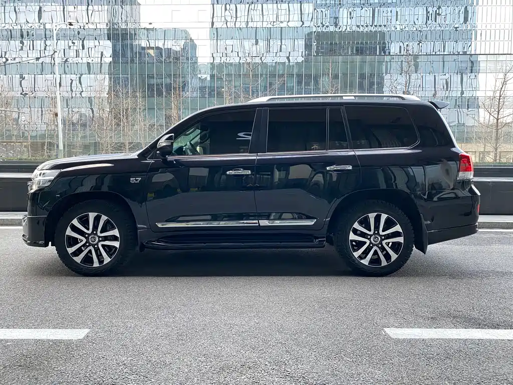 Toyota Land Cruiser — фото 10