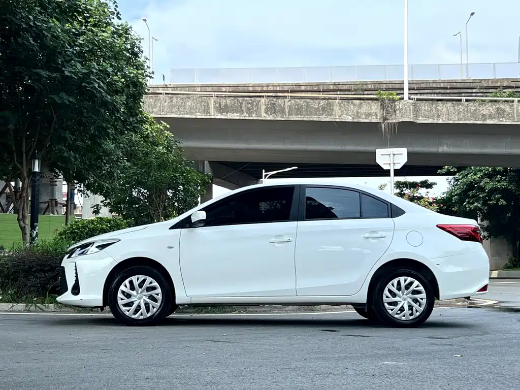 Toyota Vios — фото 3