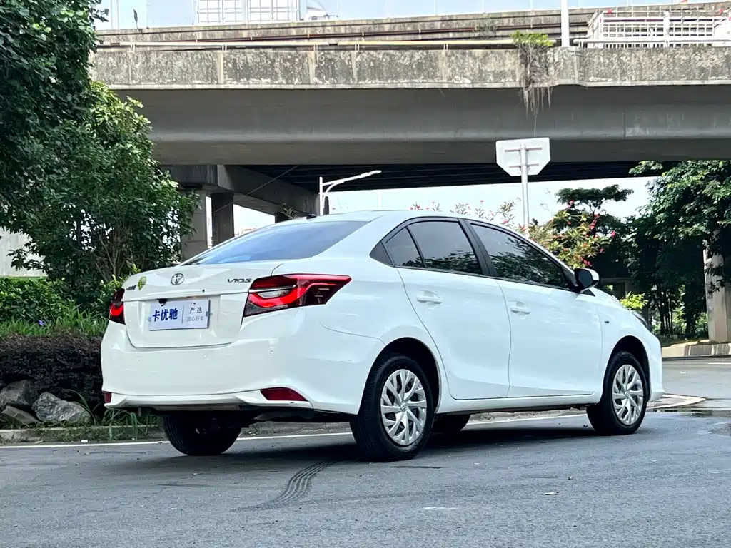 Toyota Vios — фото 4