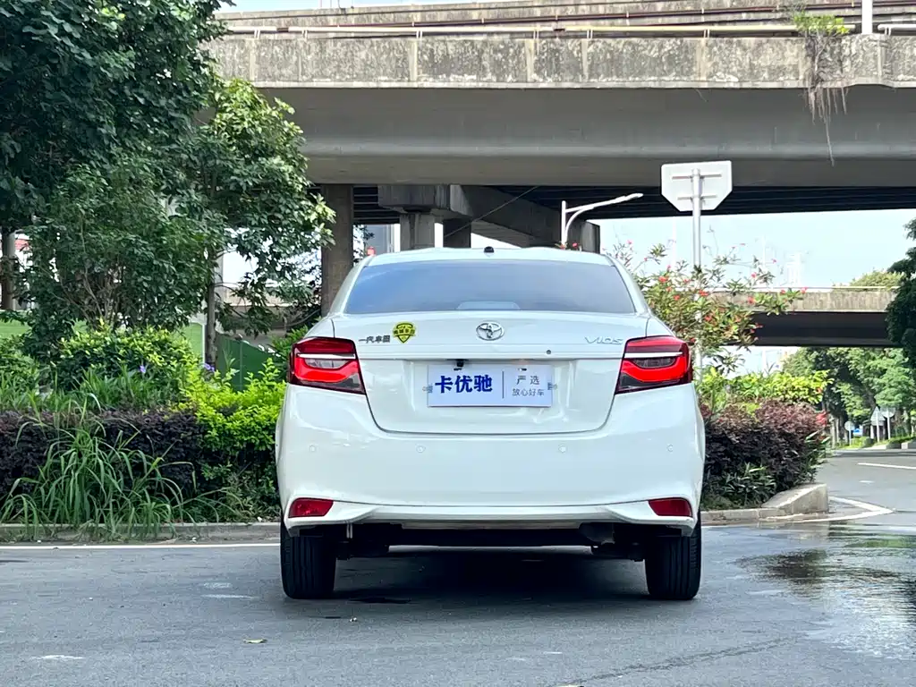 Toyota Vios — фото 5