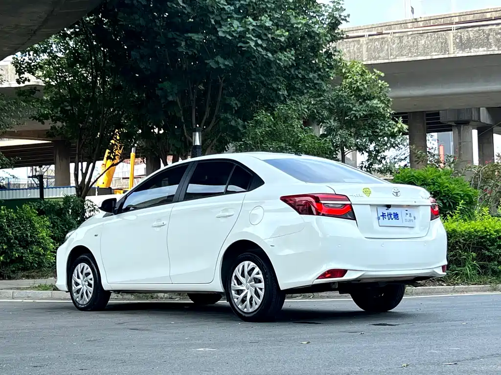 Toyota Vios — фото 7