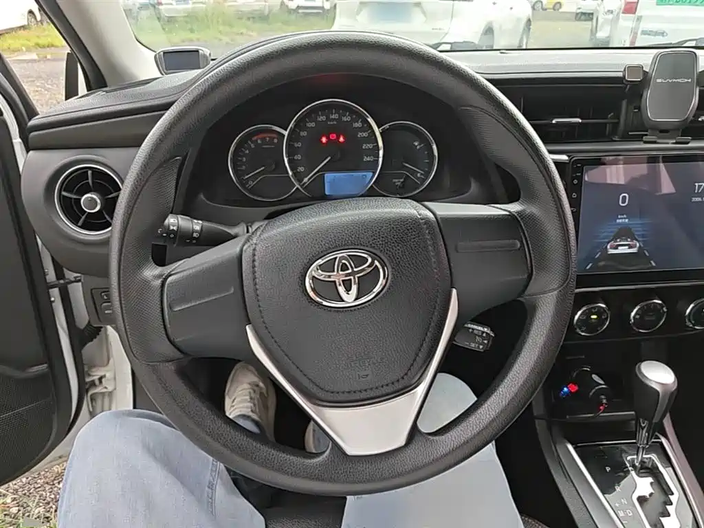 Toyota Corolla — фото 11