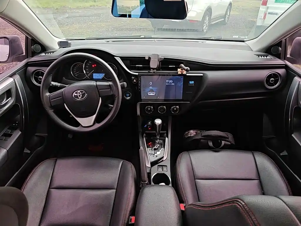 Toyota Corolla — фото 10