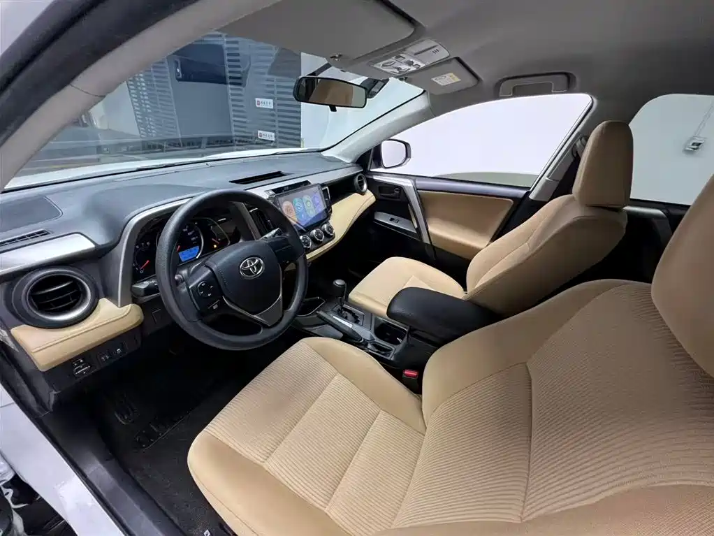 Toyota RAV4 — фото 3