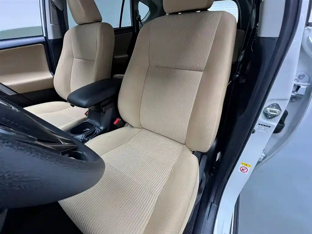 Toyota RAV4 — фото 4