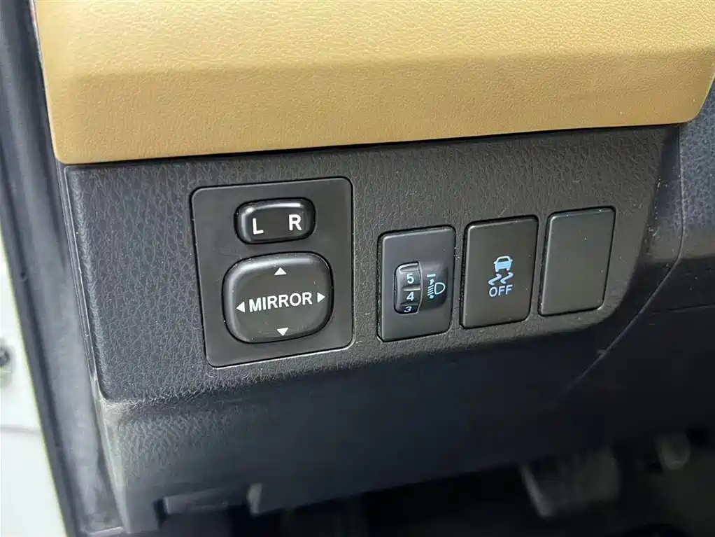 Toyota RAV4 — фото 6
