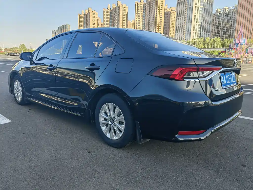 Toyota Corolla — фото 5