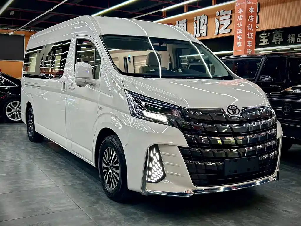 Toyota Hiace — фото 3