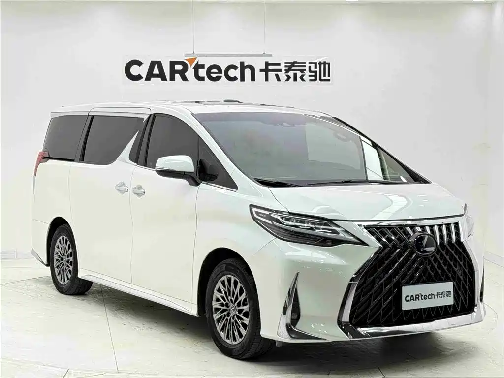 Toyota Alphard — фото 3