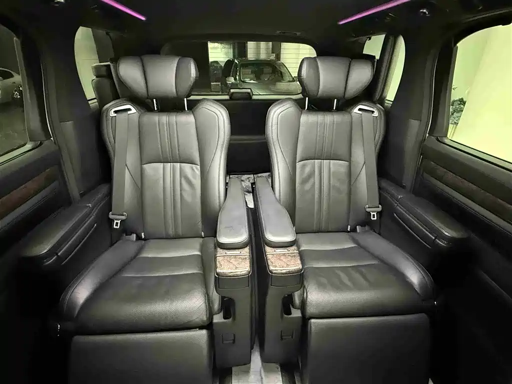 Toyota Alphard — фото 23