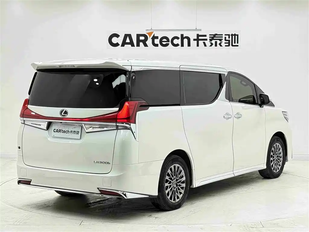 Toyota Alphard — фото 5