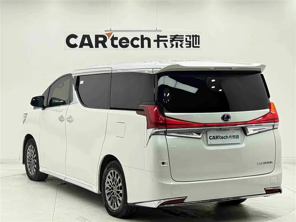 Toyota Alphard — фото 7