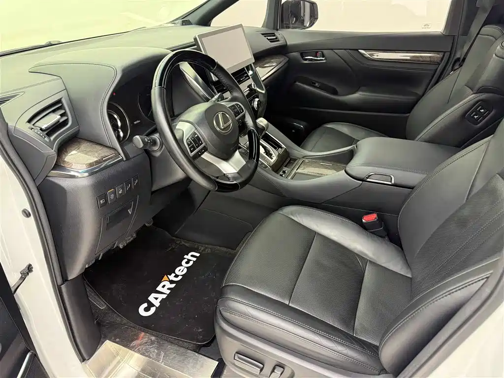 Toyota Alphard — фото 8