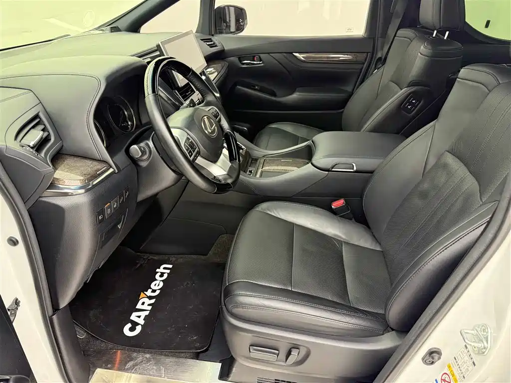 Toyota Alphard — фото 9