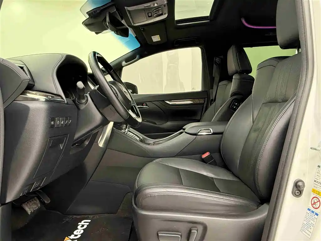 Toyota Alphard — фото 10