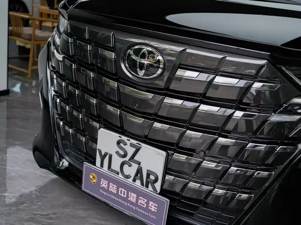 Toyota Alphard — фото 2