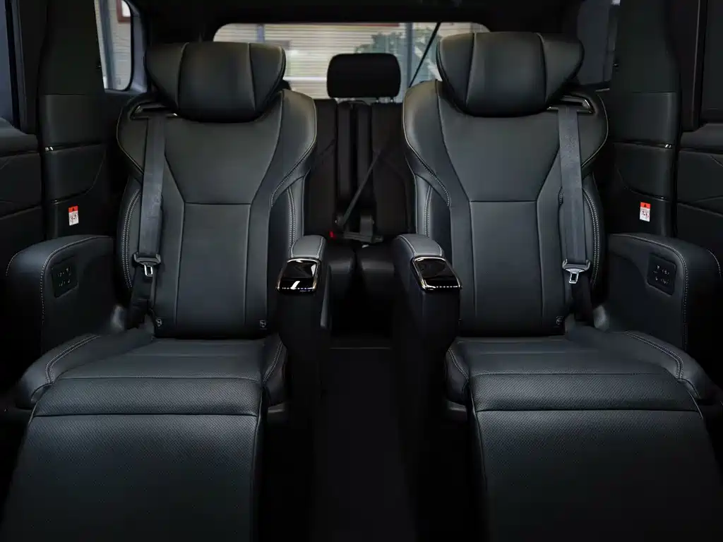 Toyota Alphard — фото 5