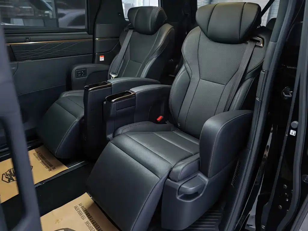 Toyota Alphard — фото 6
