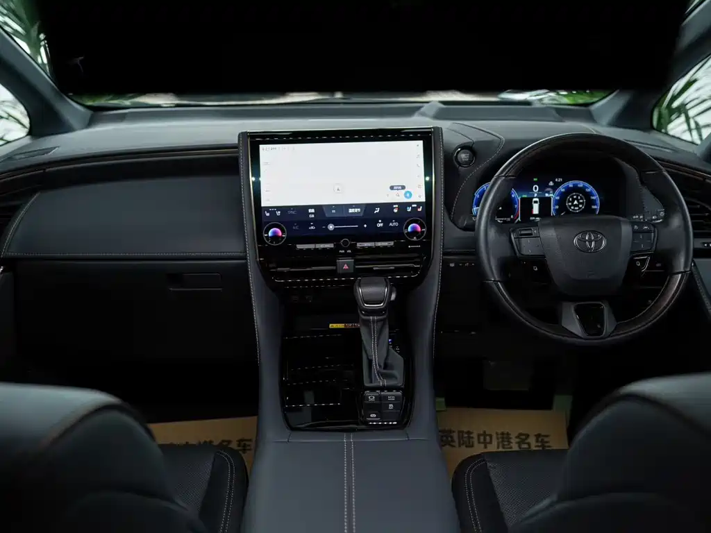 Toyota Alphard — фото 8