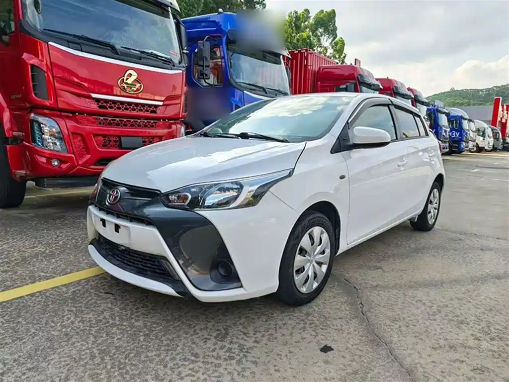 Toyota Yaris L — фото 11
