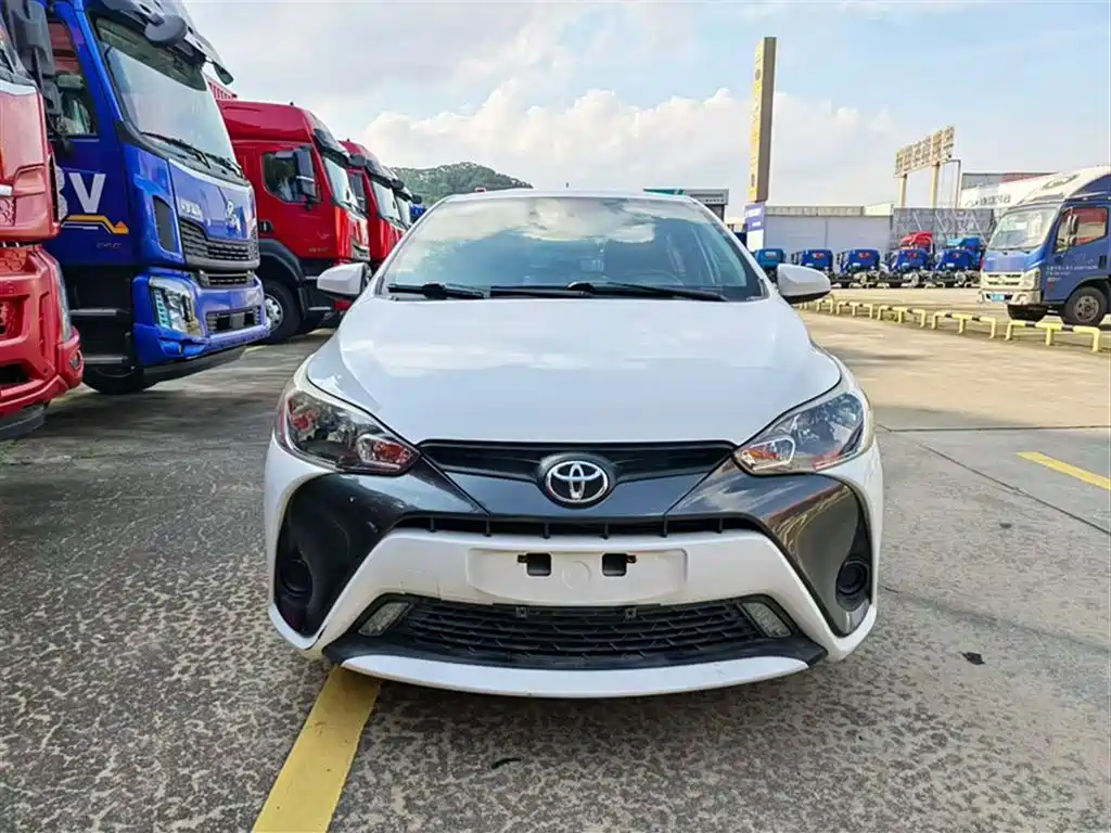 Toyota Yaris L — фото 17