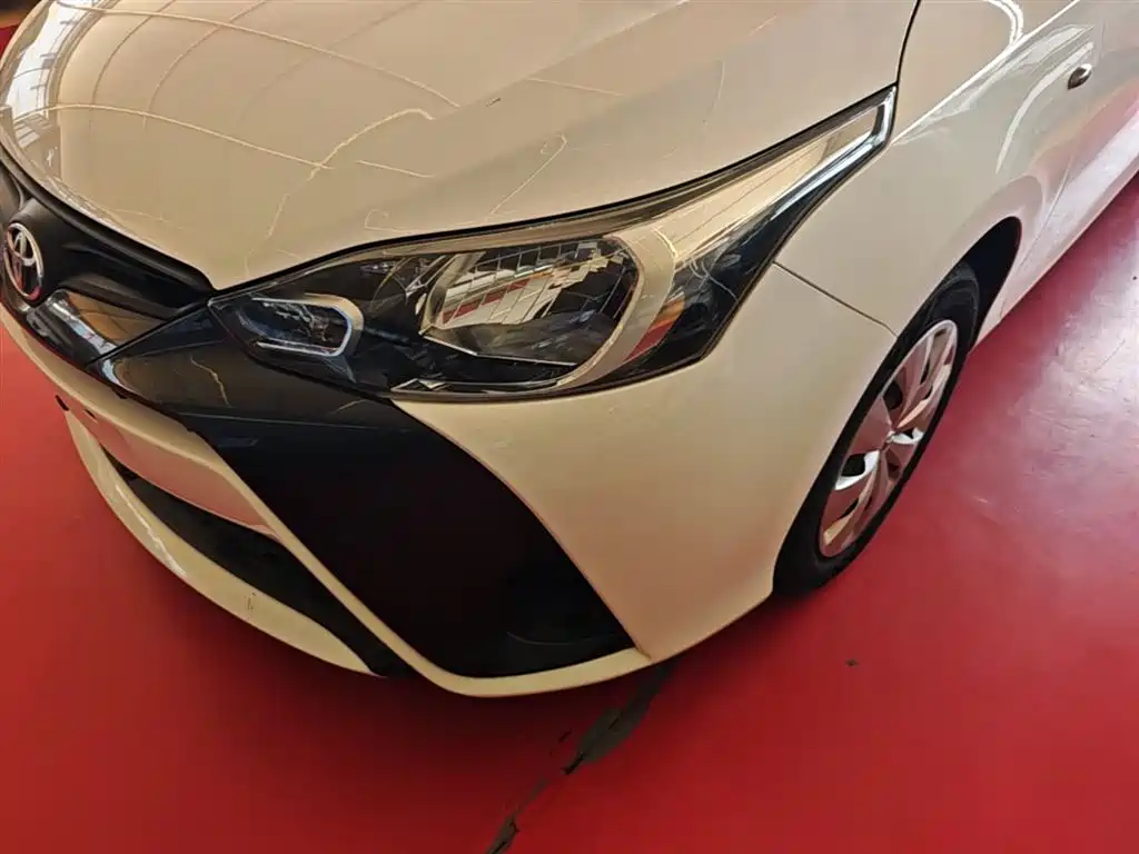 Toyota Yaris L — фото 3