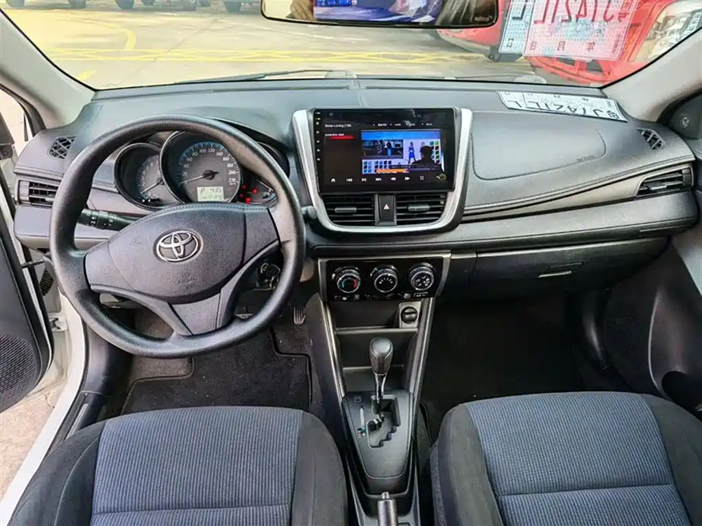 Toyota Yaris L — фото 23