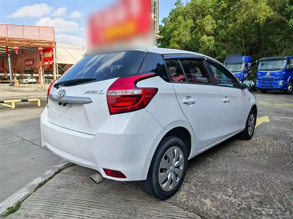 Toyota Yaris L — фото 10