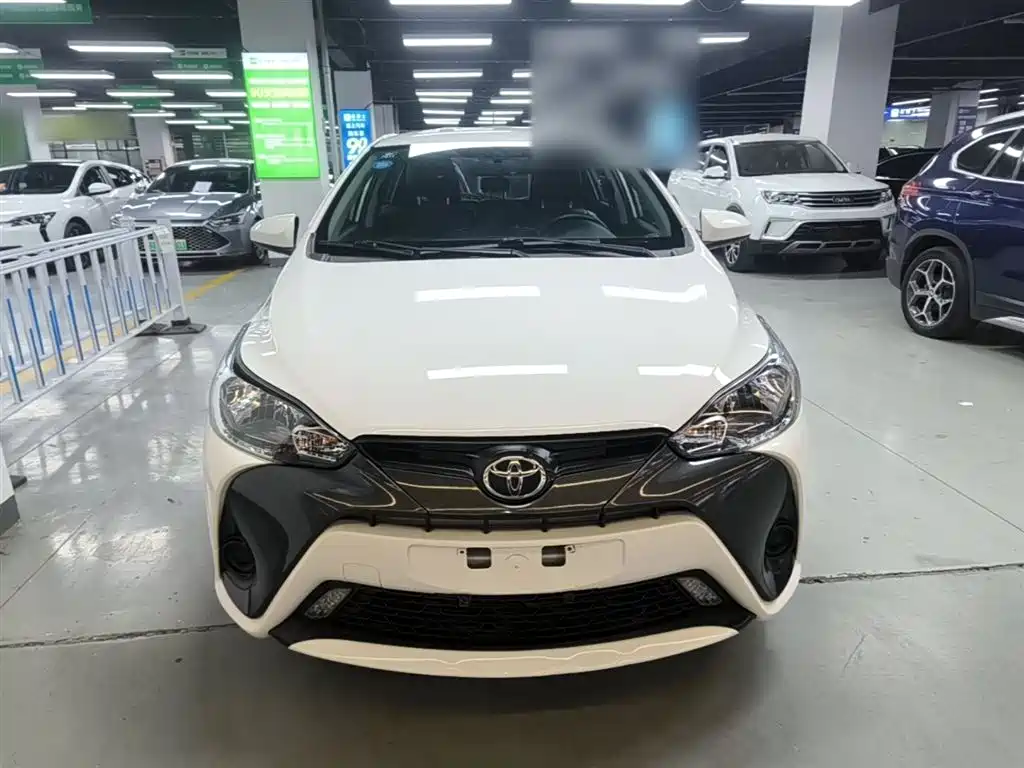 Toyota Yaris L — фото 3