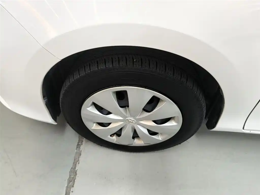Toyota Yaris L — фото 23
