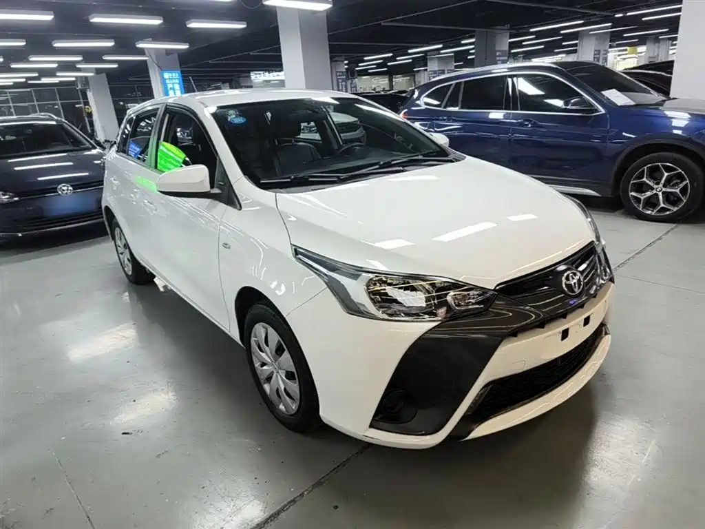 Toyota Yaris L — фото 4