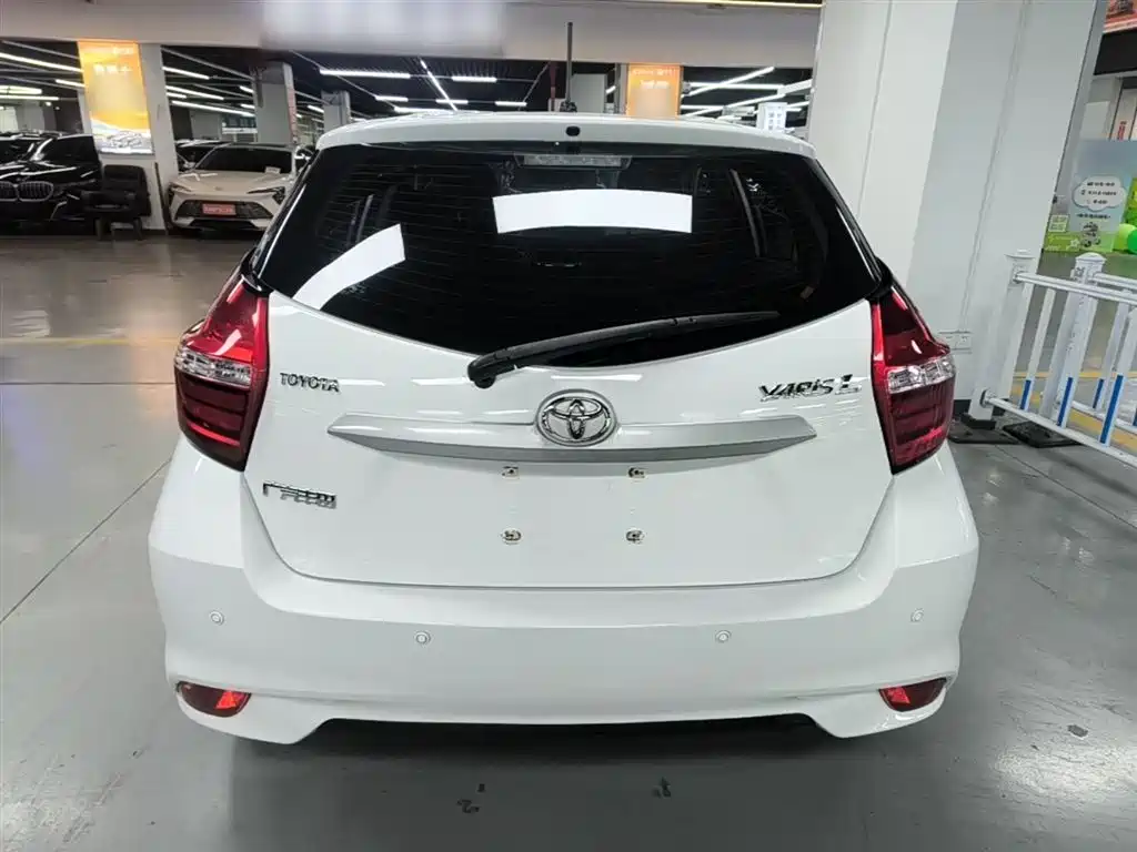 Toyota Yaris L — фото 6