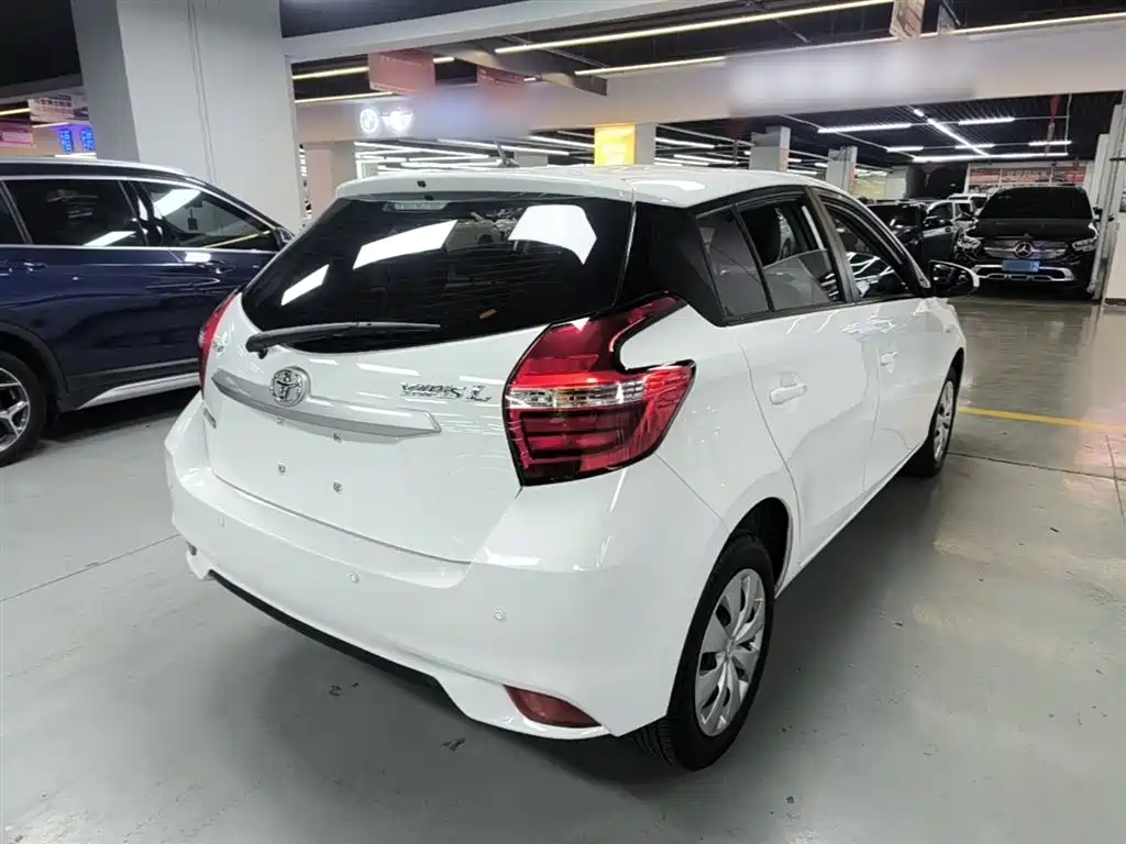 Toyota Yaris L — фото 7